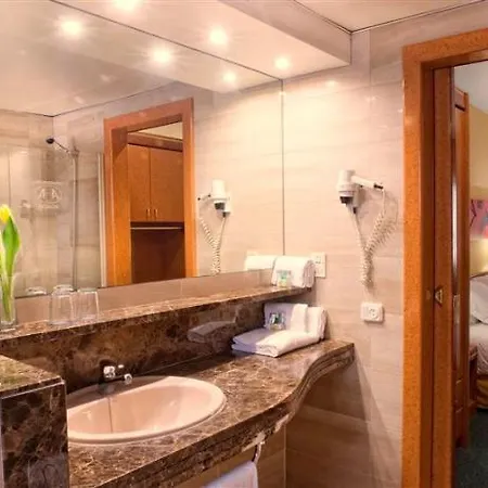 Acacia Suite Barcelona Room photo