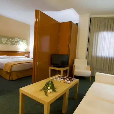 Acacia Suite Barcelona Room photo