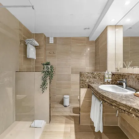 Acacia Suite Barcelona Room photo