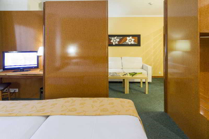 Acacia 4*