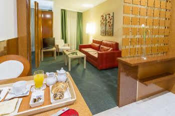 Acacia Apart-hotel 4*