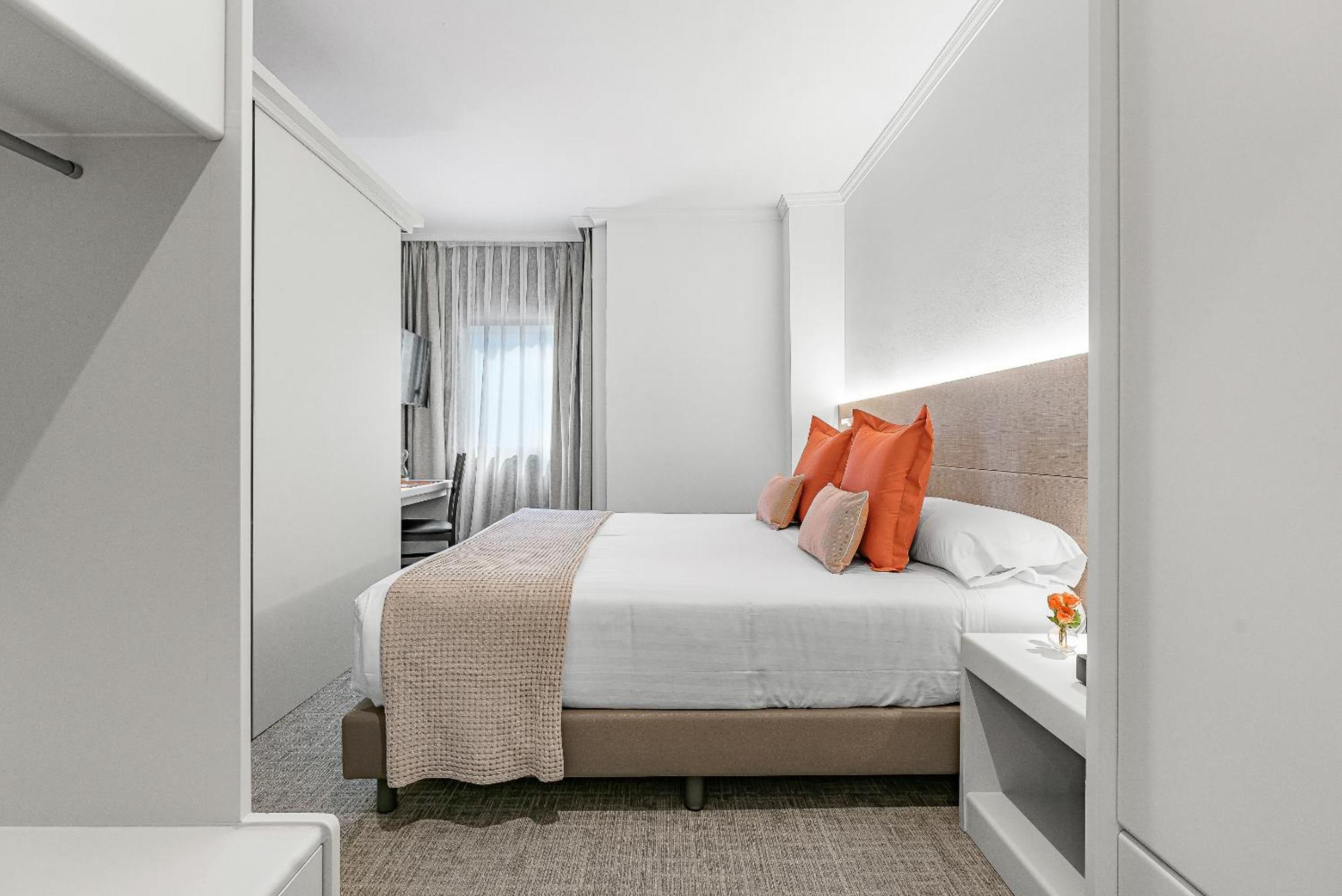 Apartahotel Acacia 4*