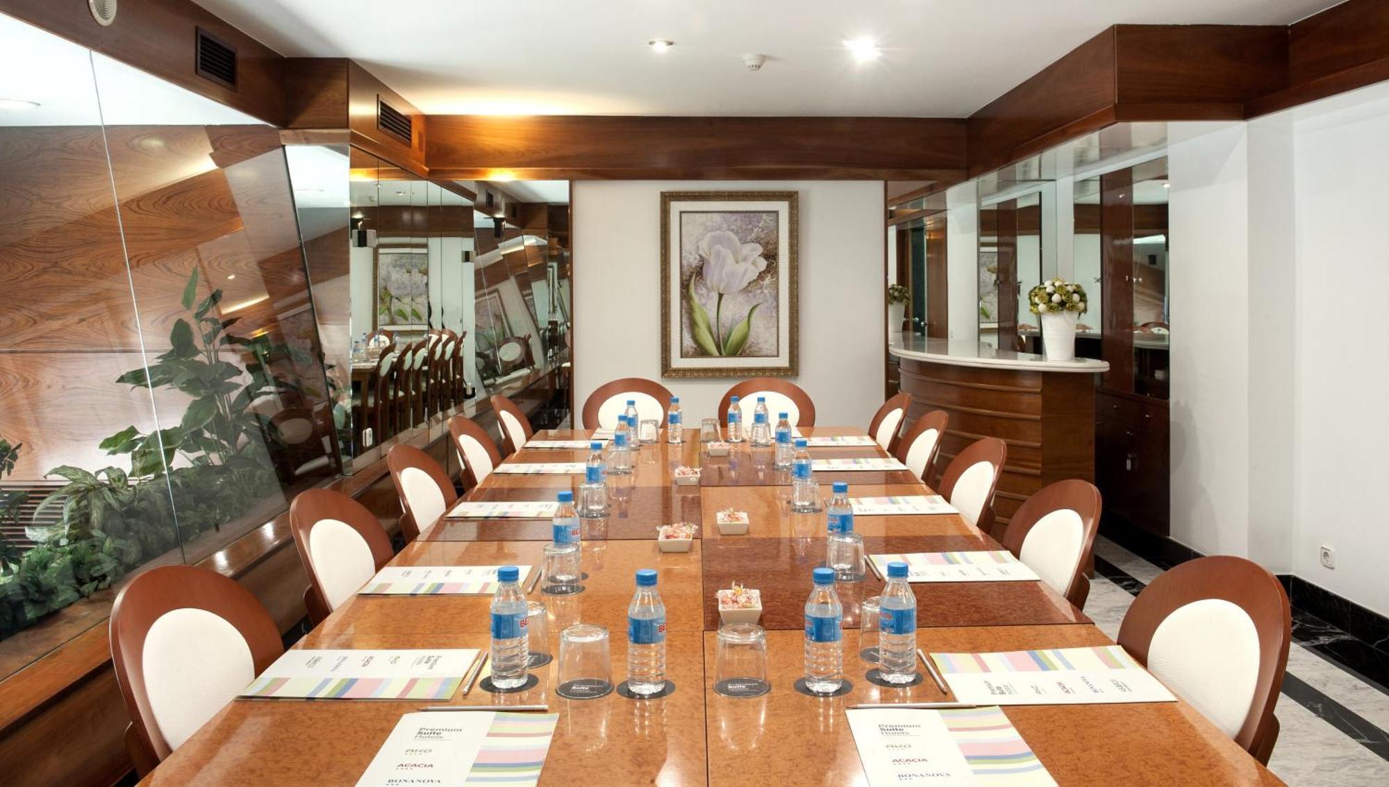 Acacia Apartahotel